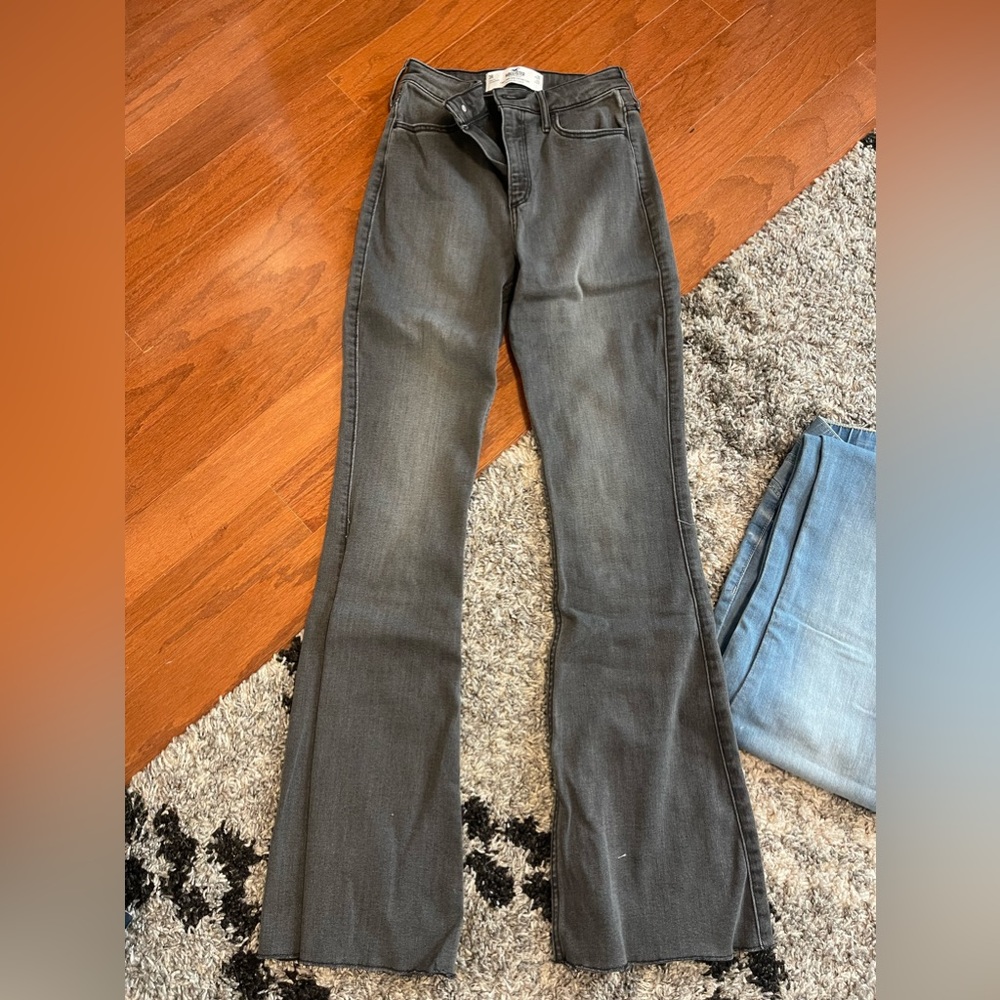 Hollister bootcut/ flare jeans never worn !!!